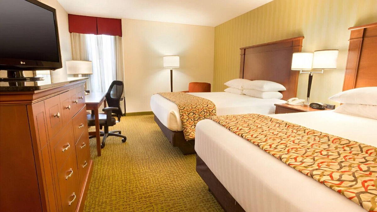 University Place House | Deluxe Rm for Your Family Vacation!Pet-Friendly