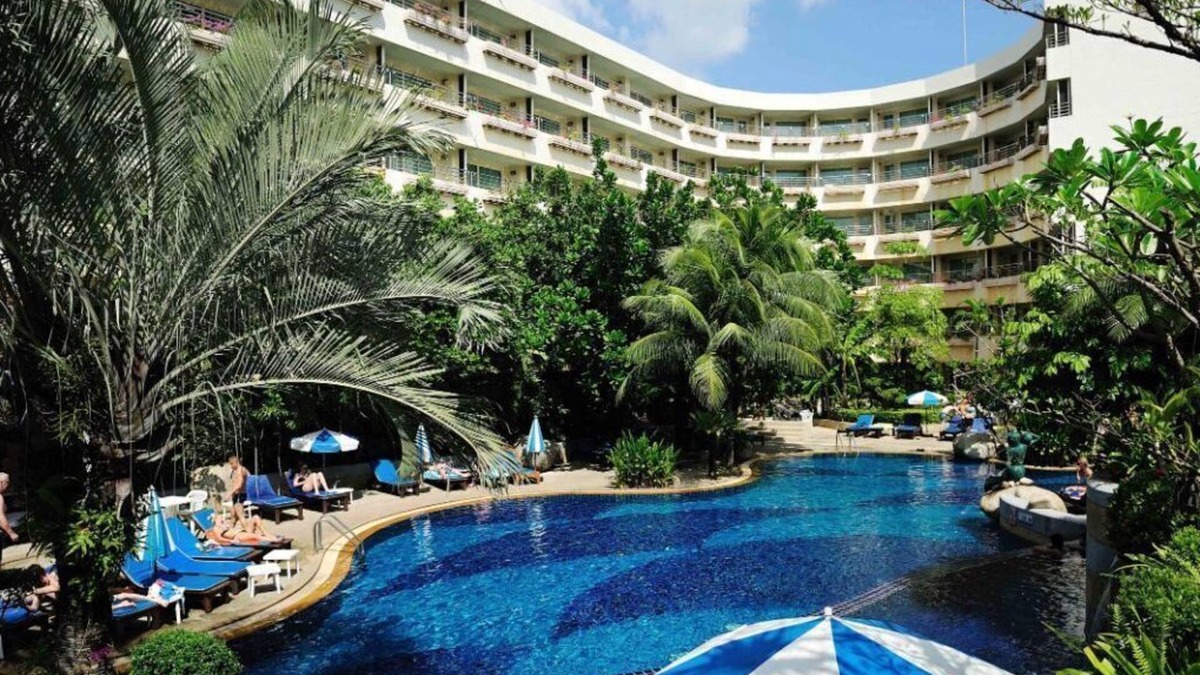 Patong Hotel | Deluxe Room, #11 @ l