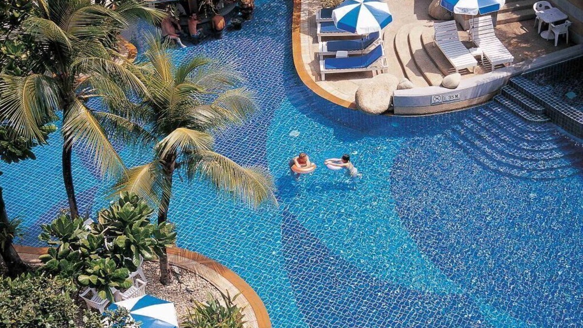 Patong Hotel | Deluxe Room #13, partial SEAVIEW @ Patong