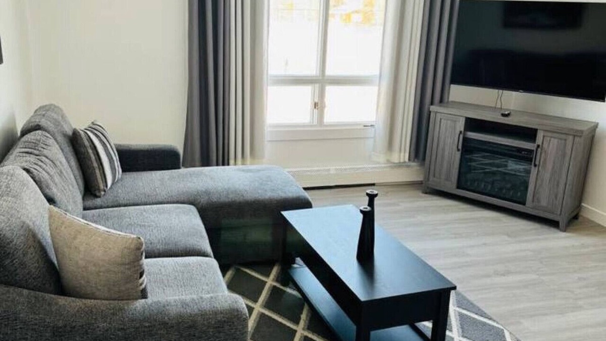 Fairbanks Apartment | Deluxe Room Apartment #9