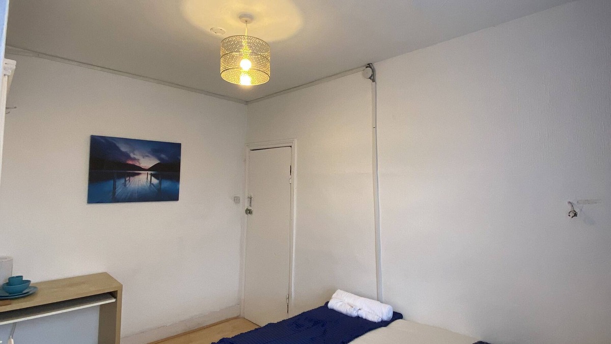 Tottenham House | Deluxe Room by Tottenham Stadium