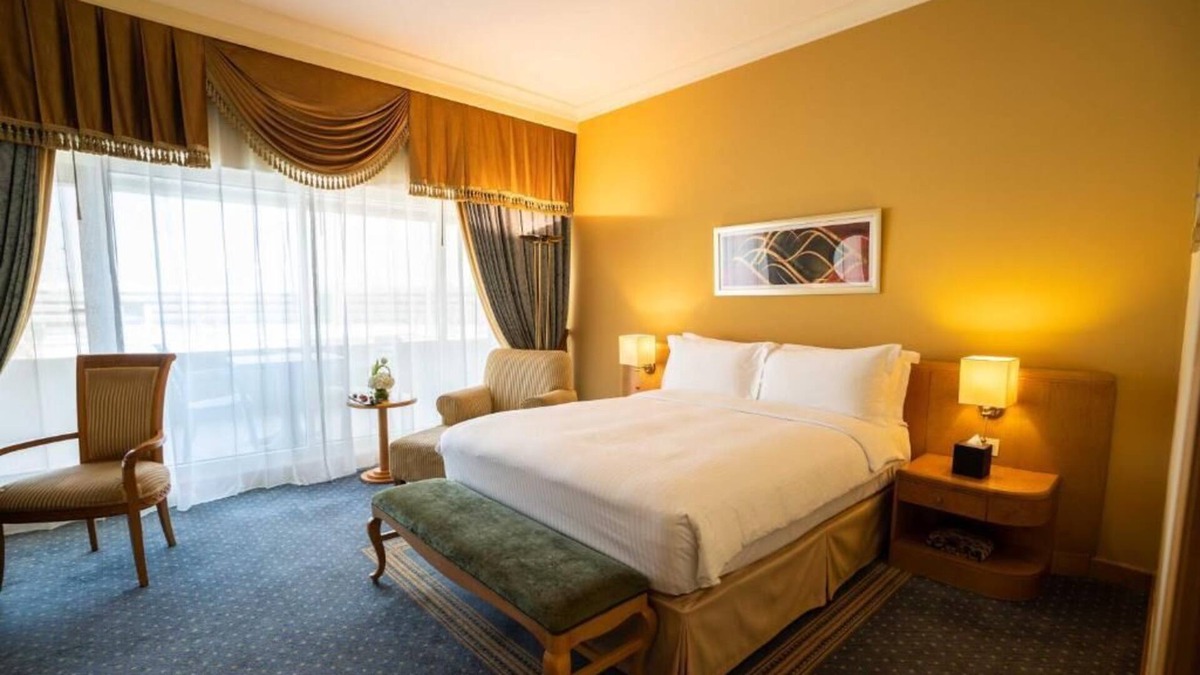 Abu Dhabi Apartment | Deluxe Room Near Abu Dhabi Ladies Club.