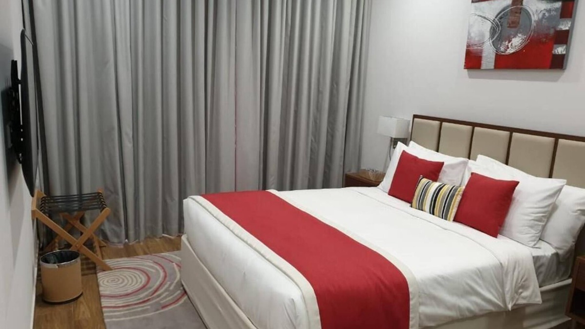 Al Rigga House | Deluxe Room Near New Westzone Market By Luxury Bookings
