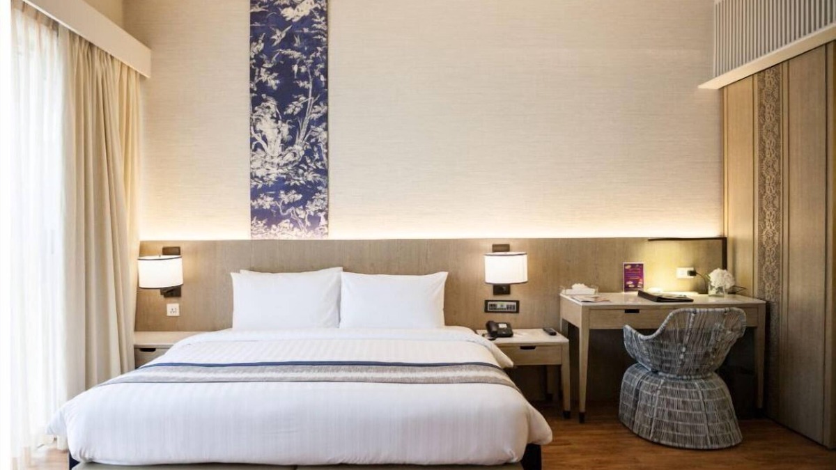 Patong Hotel | Deluxe Room, Partial SEA-VIEW @ Patong #09