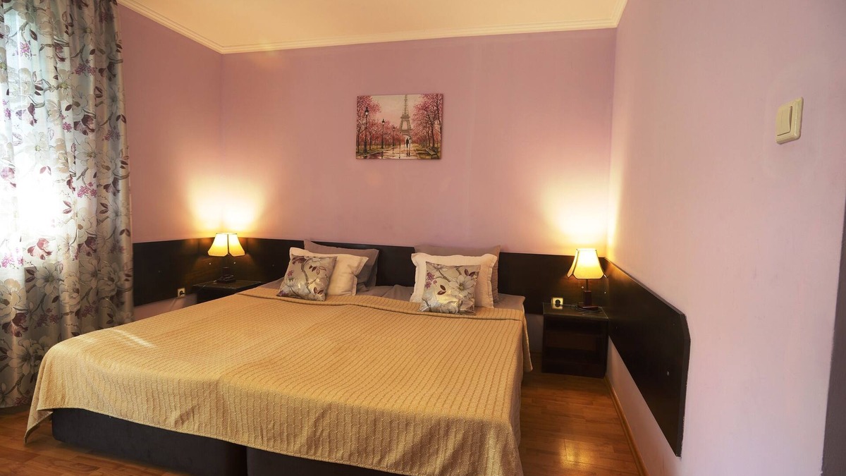Primorski Apartment | Deluxe room with a pool, 5 min from the beach!