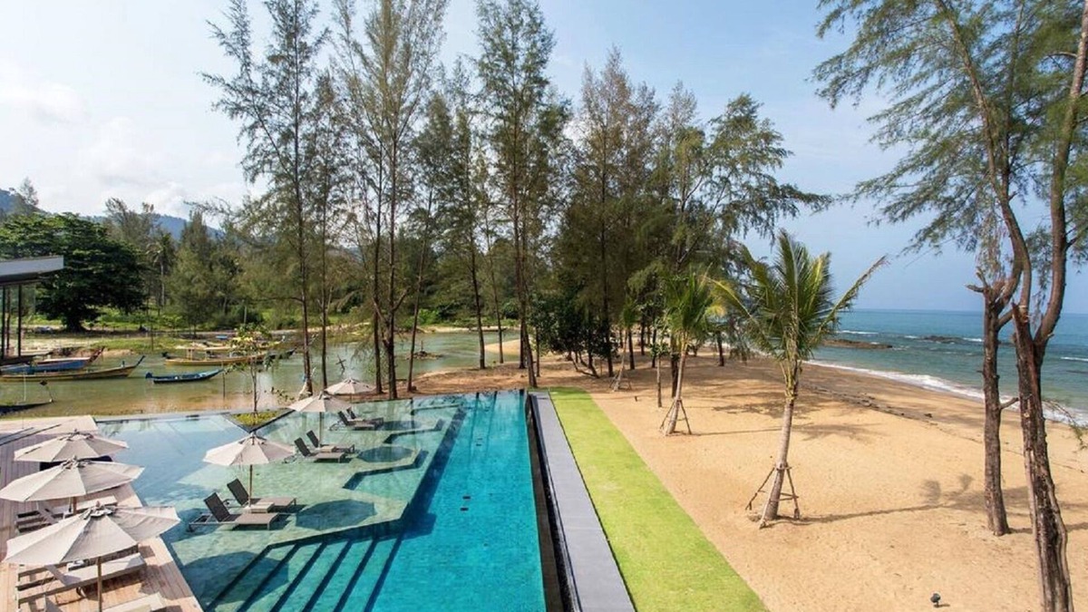 Khuekkhak Resort | Deluxe room with private balcony (D4)