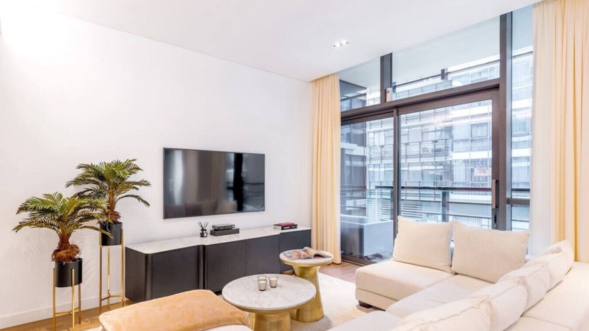 Al Wasl Condo | Deluxe & roomy 2 + 1 BR apt in City Walk, Dubai