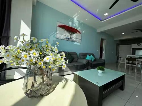 Seri Tanjung Pinang Apartment | Deluxe Seaview Suite Tripe Bed with bath tub