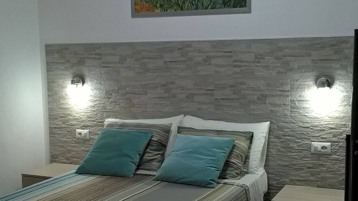Zona LIII Tomba di Nerone Apartment | DELUXE STUDIO APARTMENT WITH BALCONY - HOLIDAY HOME IN ROME