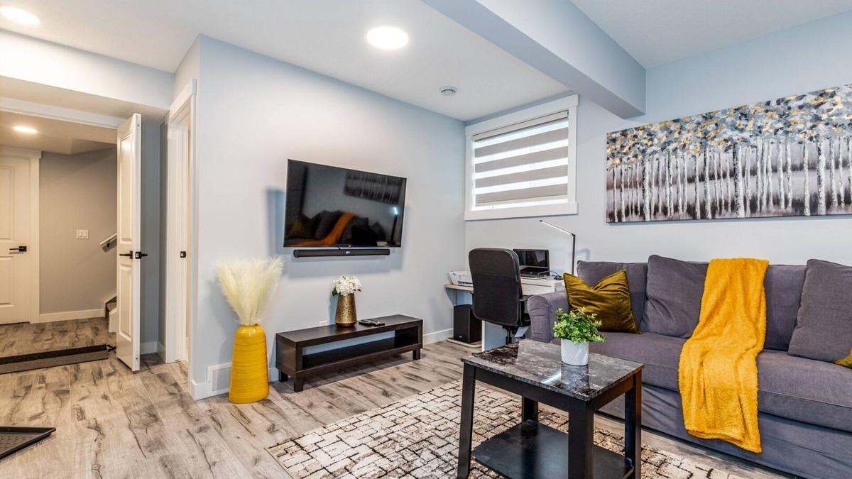 Airdrie Apartment | Deluxe Suite w/Fast WiFi, Perfect for Long Stays