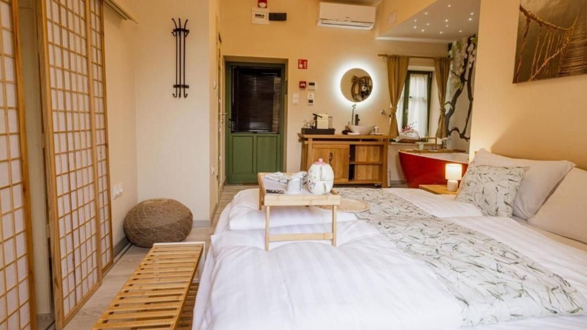 Szentendrei Apartment | Deluxe Suite with double bed - bathtub