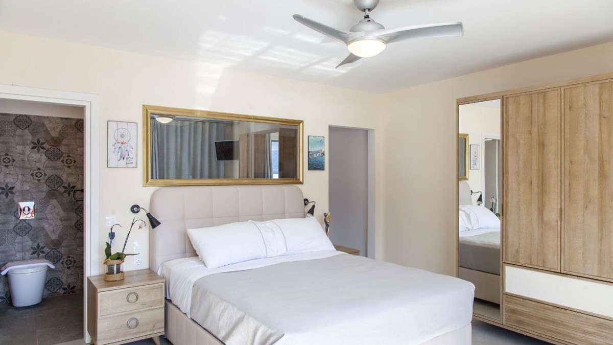 Evgiros Apartment | Deluxe suite with plunge pool