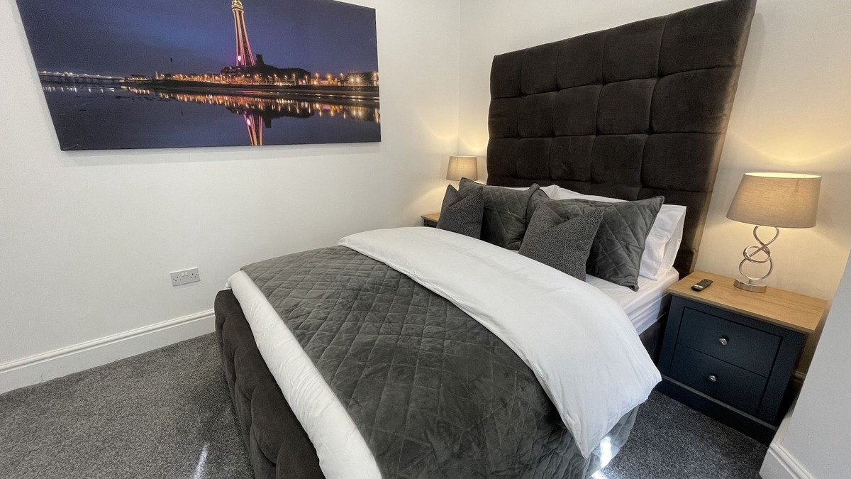South Shore Apartment | Deluxe Suite with spa bath and hottub garden