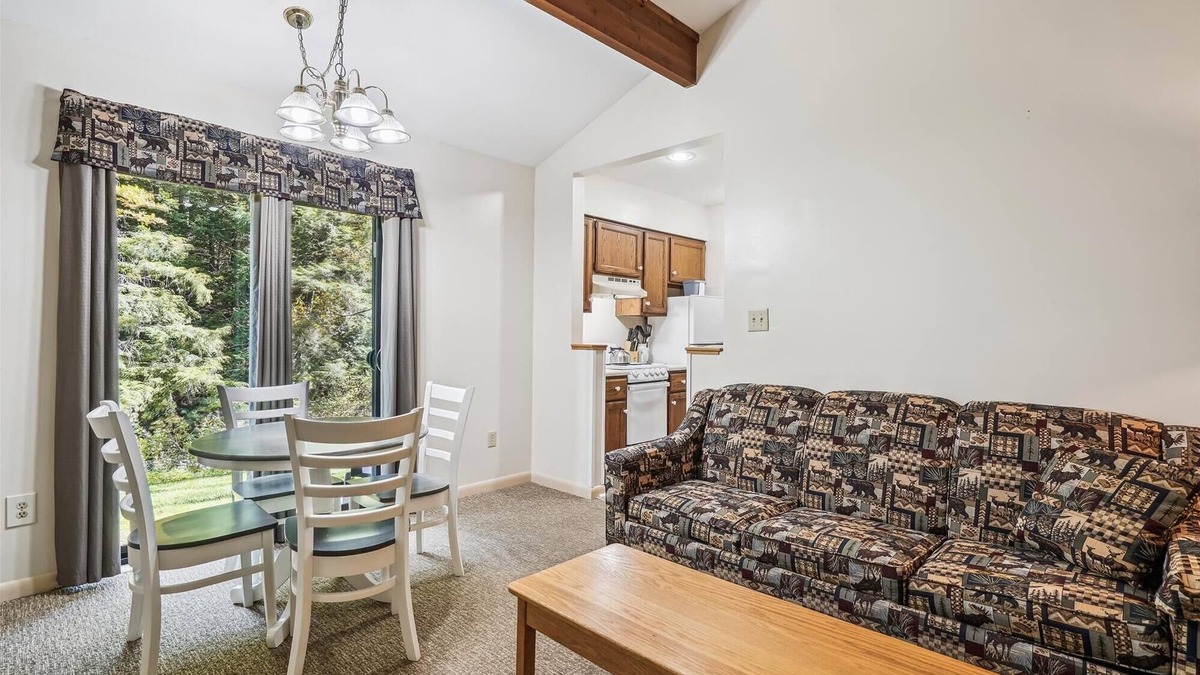 West Bridgewater Hotel | Deluxe Two Bedroom Suite on the 1st floor with outdoor heated pool 10506