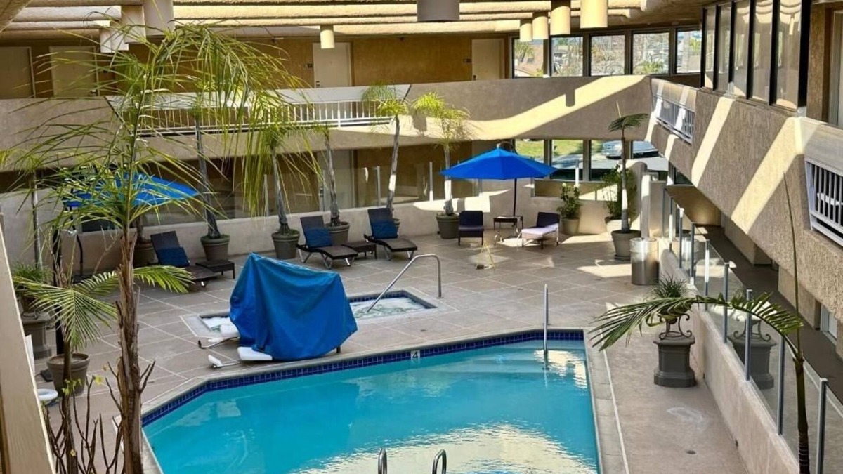 Old Towne House | Deluxe Two Queen - The Pacific Inn