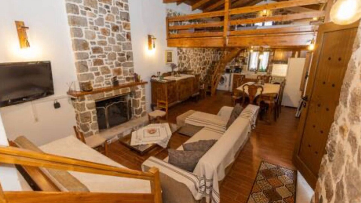 Ermionida Cottage | Demis and Sofias cozy House with indoor fireplace