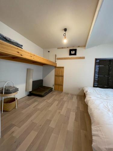 Takanawa Apartment | Den 7