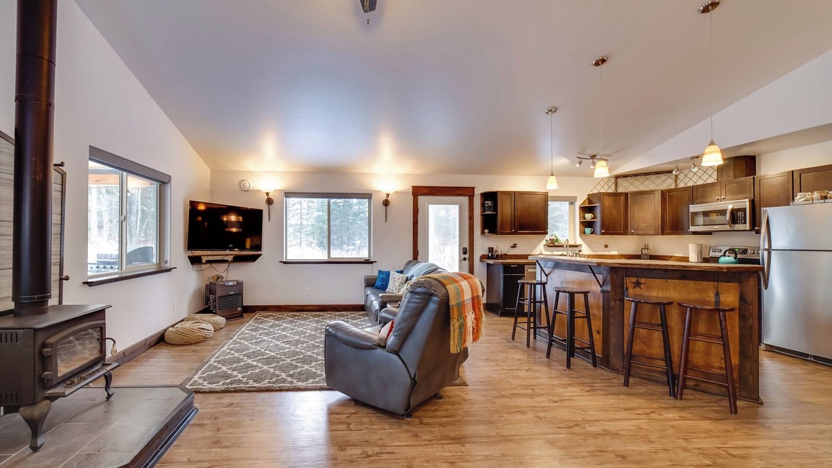 Talkeetna House | Denali Basecamp: Cozy Talkeetna Chalet w/Fire Pit