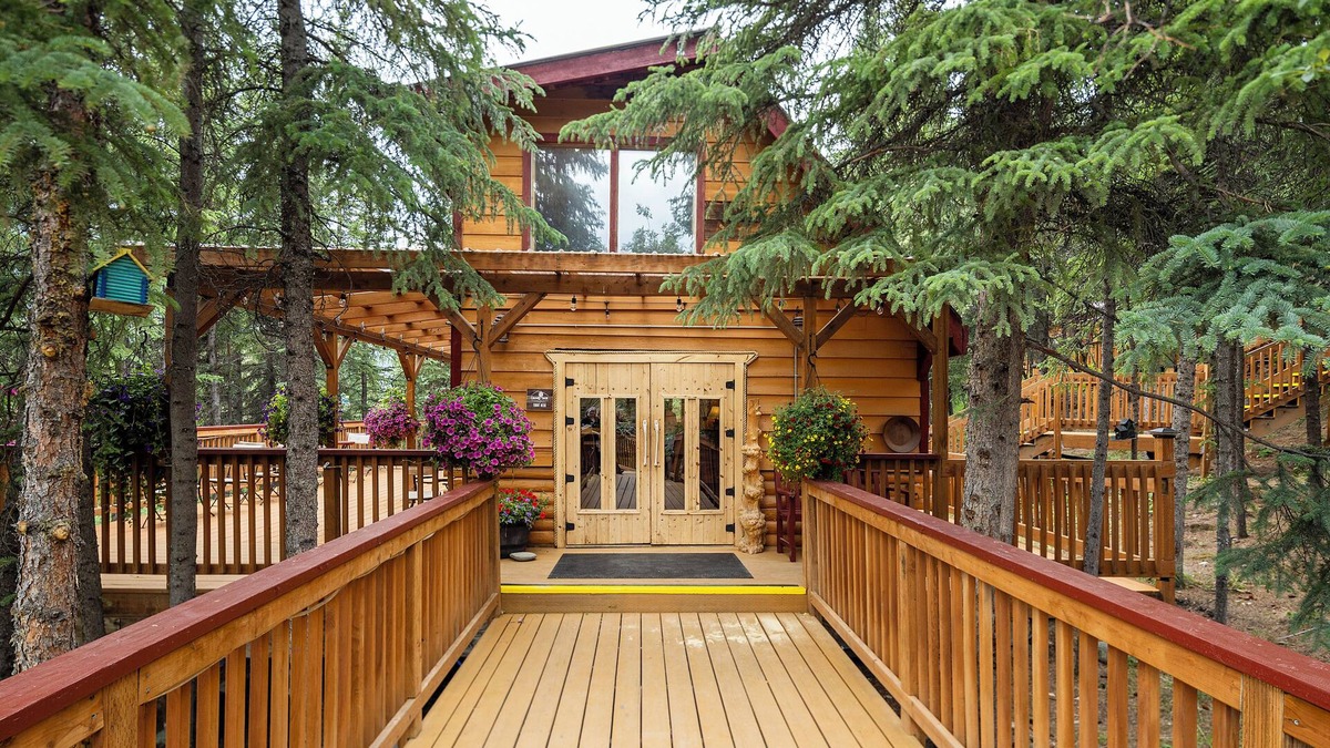 Denali National Park Hotel | Denali Crow's Nest Cabins