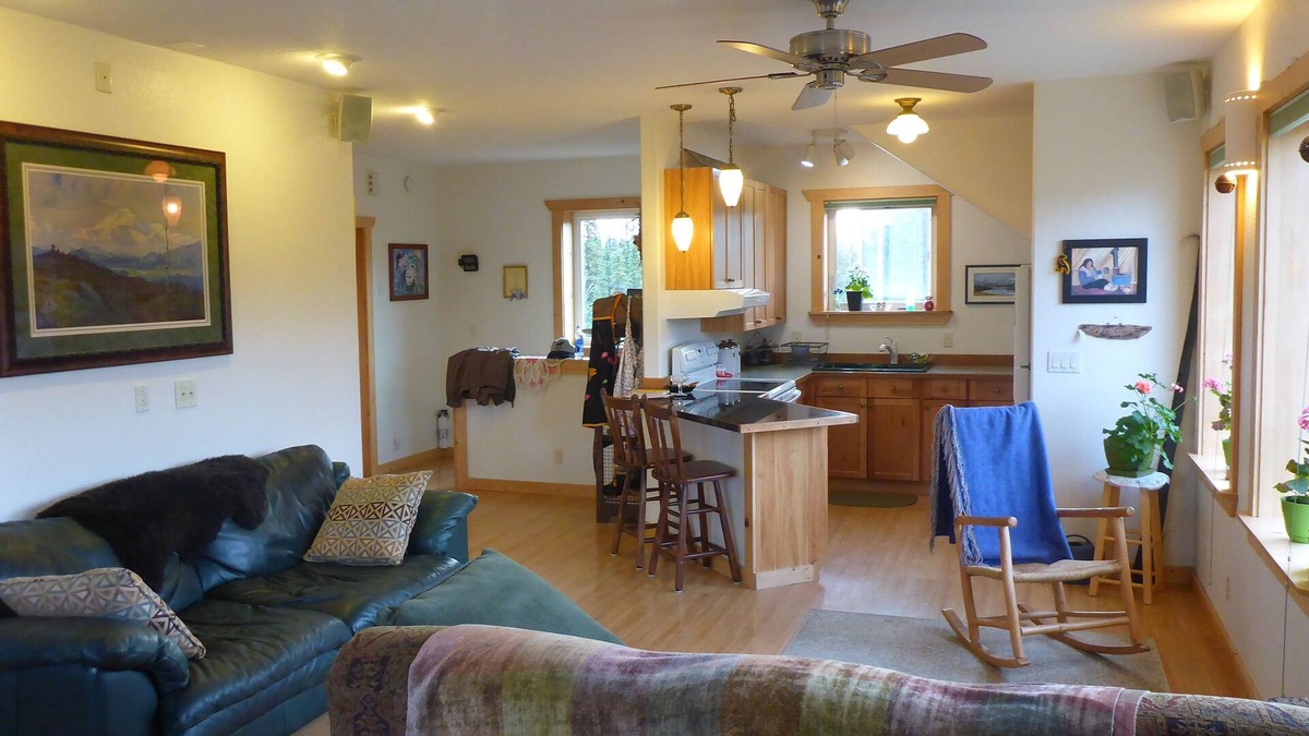 McKinley Park House | Denali Park Place - Alaskan elegance