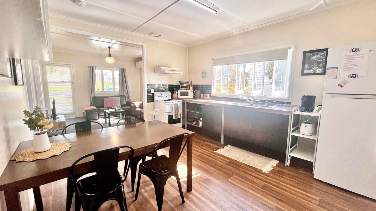 Stanthorpe Cottage | Denham Cottage - Sleeps 6 on Quart Pot Creek, Stanthorpe