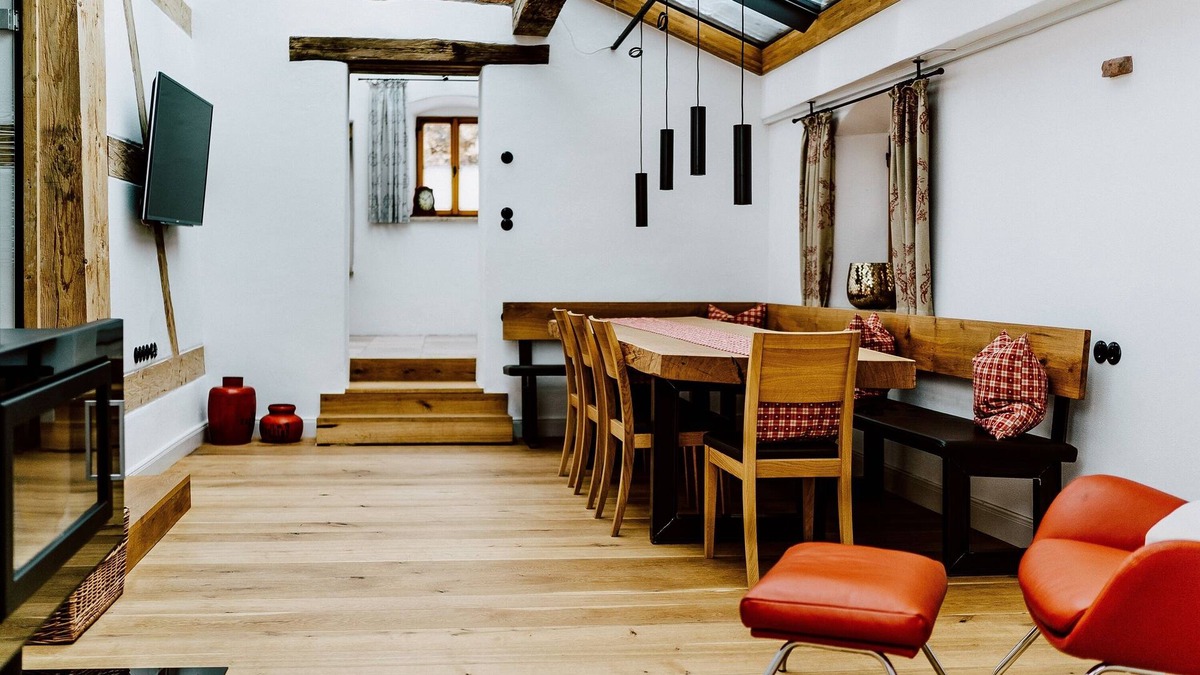 Riedenburg Apartment | Denkmalgeschütztes Chalet mit Drei Schlafzimmern