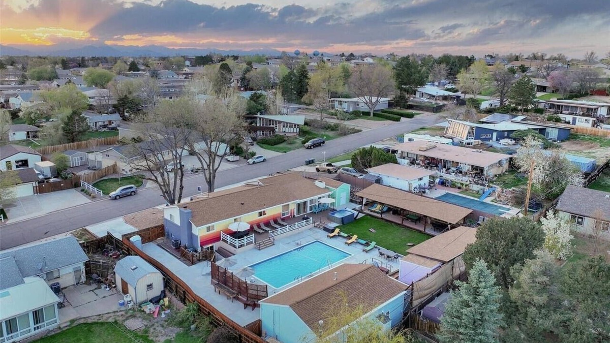 Northglenn House | Denver Caribbean Beach House Resort