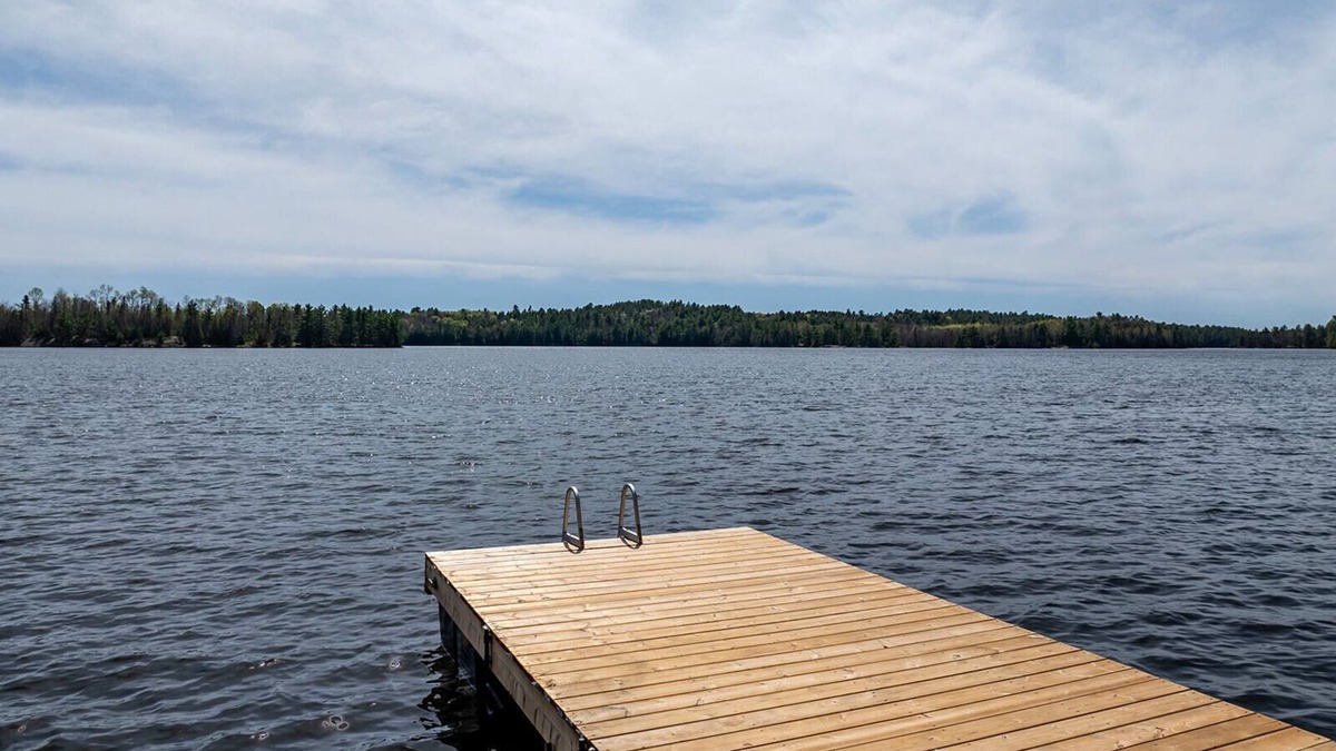 Sables-Spanish Rivers House | Denvic House - a private lakefront retreat