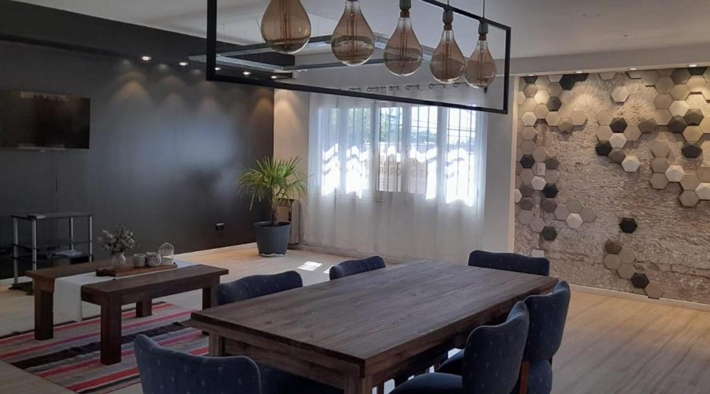 San Martin Apartment | Departamento céntrico en San Martín, amplio, con aire acondicionado y cochera privada