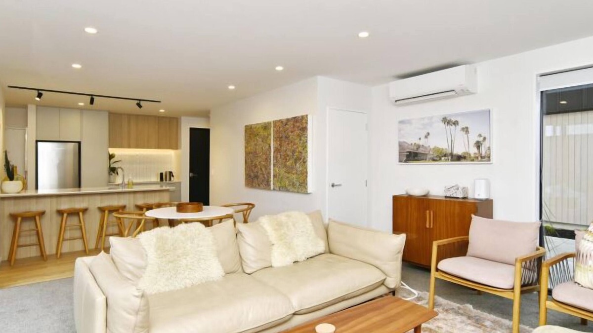 Saint Albans House | Derby St Townhouse-Modern 3-BR Townhouse in Merivale-Perfect for Month-Long Stay