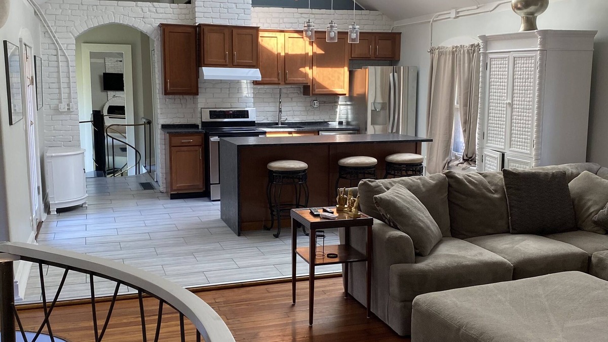 Old Louisville House | Derby Week Historic Carriage House 0.3 miles,5 mins from Churchill Downs