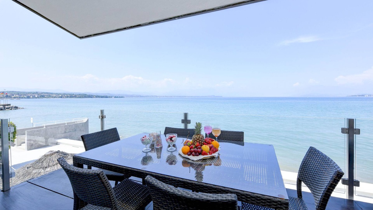 Desenzano del Garda Villa | DesenzanoLoft Villa Meraviglia on the lake