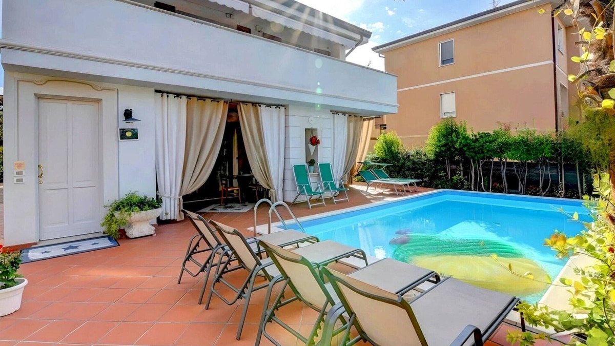 Desenzano del Garda Apartment | Desenzanoloft Garden and Pool