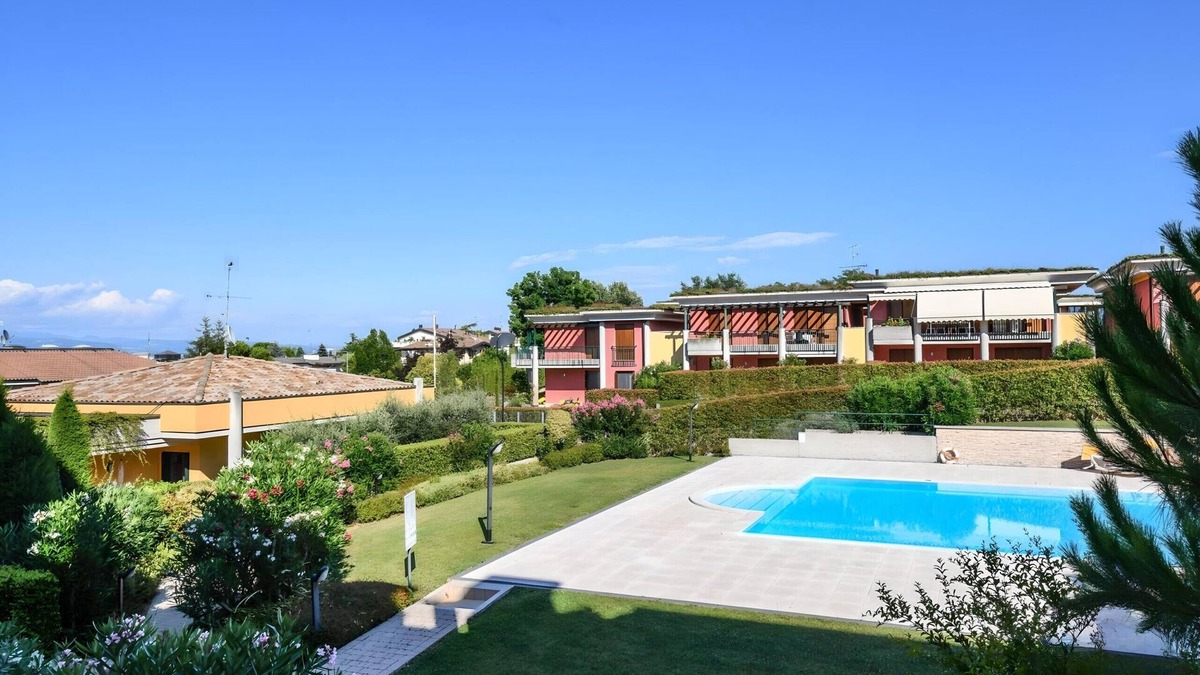Rivoltella Apartment | Desenzanoloft Butterfly and Pools
