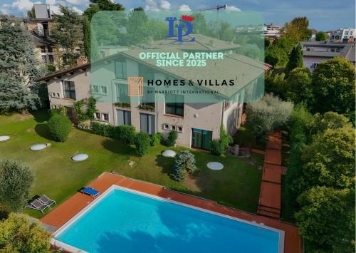 Rivoltella Apartment | DesenzanoLoft Official Partner Homes & Villas by Marriott Bonvoy - SWAROVSKI Family apartment with pool