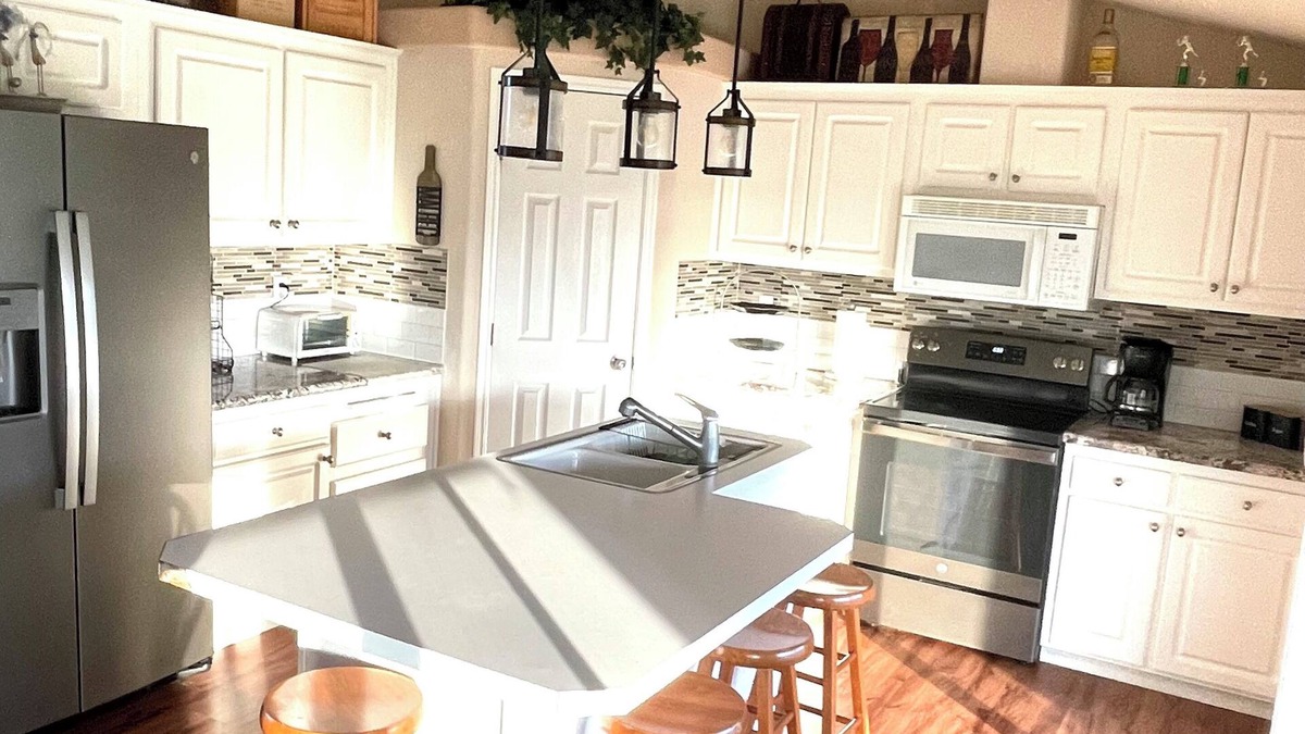 Desert Aire House | Desert Aire golfers paradise! Watch the golfers and enjoy views of the river.
