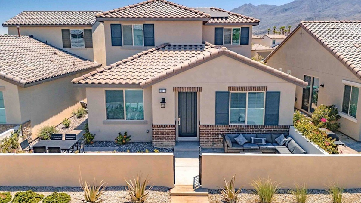 La Quinta House | Desert Bliss - Your La Quinta Paradise Awaits with shared pool, dog friendly.