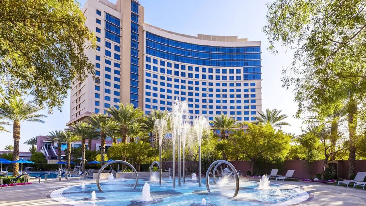Las Vegas Resort | Desert Blue 1 Bedroom! 1 Mile From the Strip!