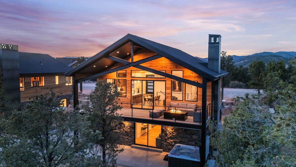 Orderville Cabin | Desert Canyon Casita | Near Zion | Hot Tub | Views