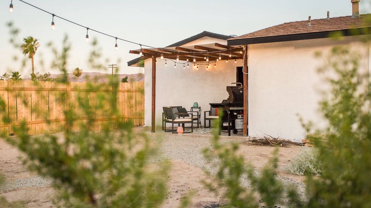 Twentynine Palms House | Desert Casita - Lounging under the desert stars