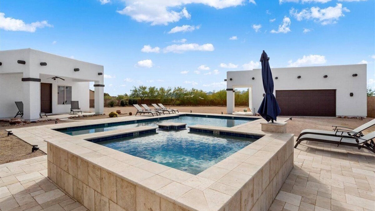 Wittmann House | DESERT COMFORT!