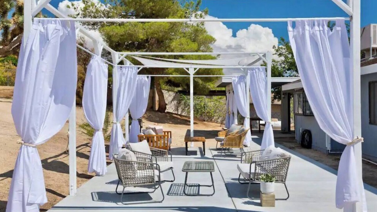 Yucca Valley House | Desert Dream Oasis - KING Suite, Cabana, Hot Tub, Fire Pit, BBQ, Disney+