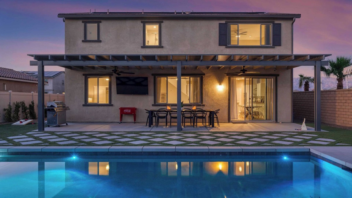 Coachella Cottage | Desert Eden by Avantstay 6BR w/Ensuite Backyard Oasis w/Pool & Hot Tub!