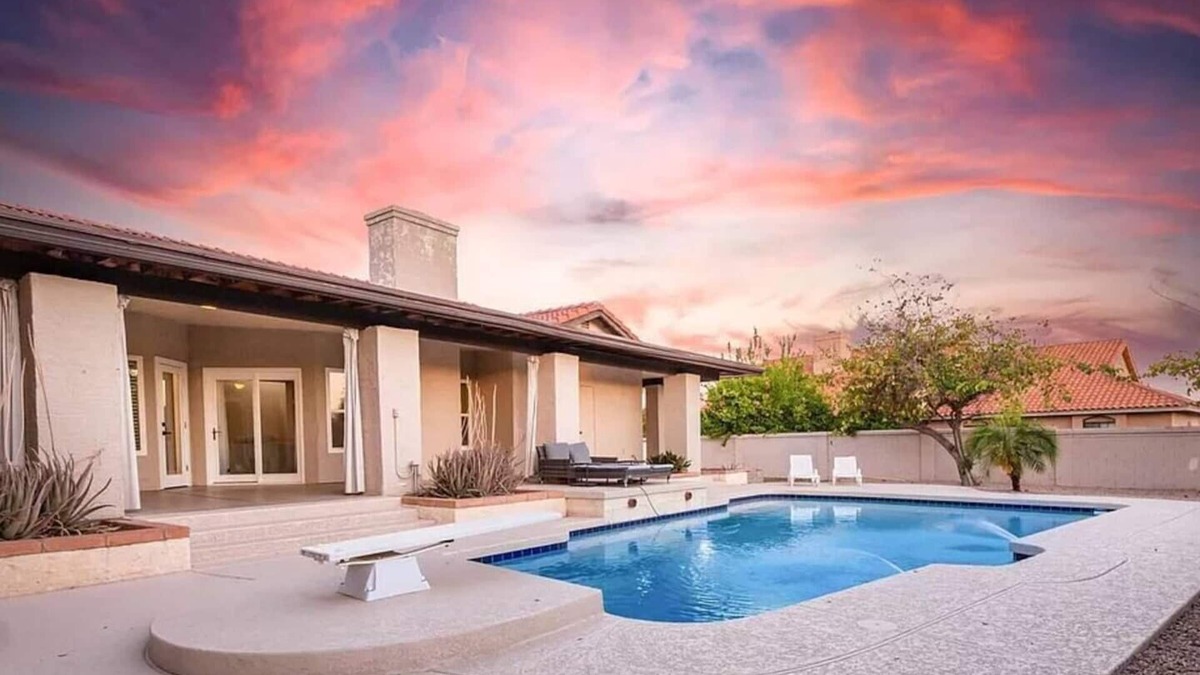 Mesa House | Desert Getaway | Heated Pool, Mini Golf & Games