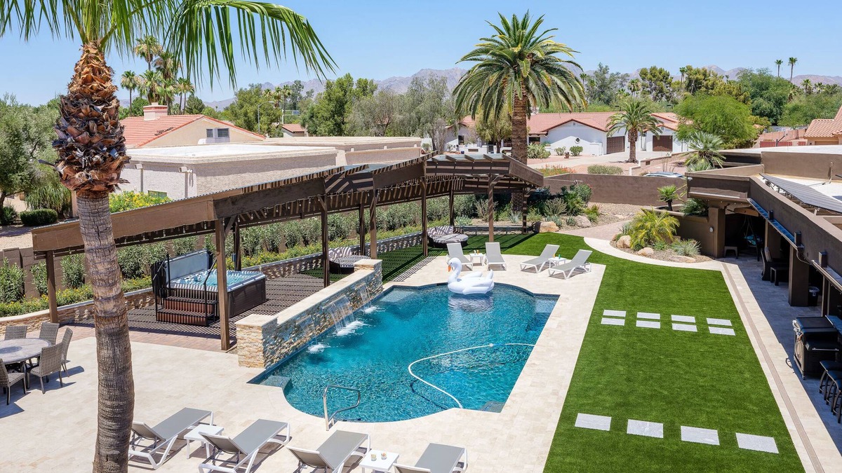 Buenavante House | Desert Haven by GoodNight Stay| 7 BR Mansion - Pool & Spa