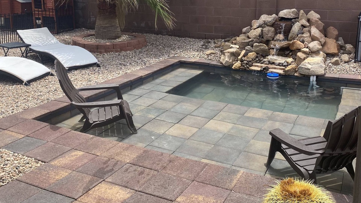 St. George House | Desert Hideaway RV Inn *Pets Welcome{no fee}* Stone pool w/relaxing Waterfall