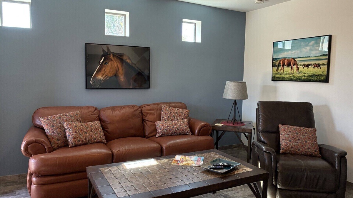 Limberlost House | Desert Morada Casita D: 2 Bedroom 1 Bath Dog Friendly maximum 2-NO OTHER PETS
