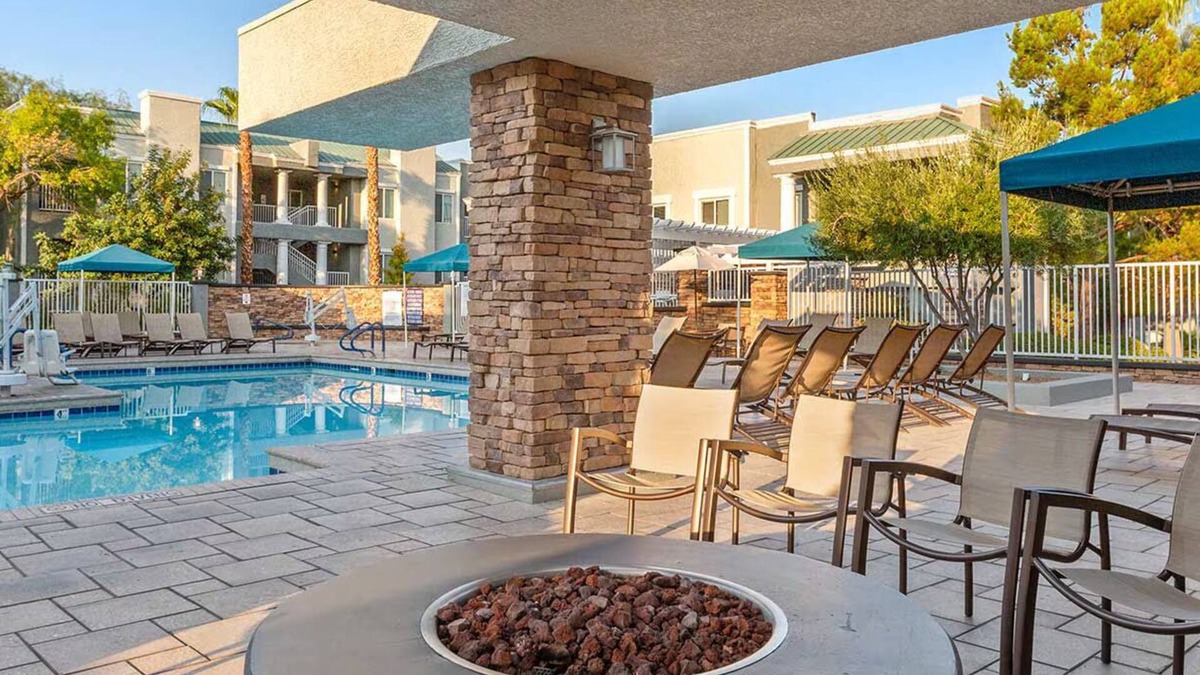 Las Vegas Condo | Desert Oasis 2BR Retreat Near Las Vegas Strip!