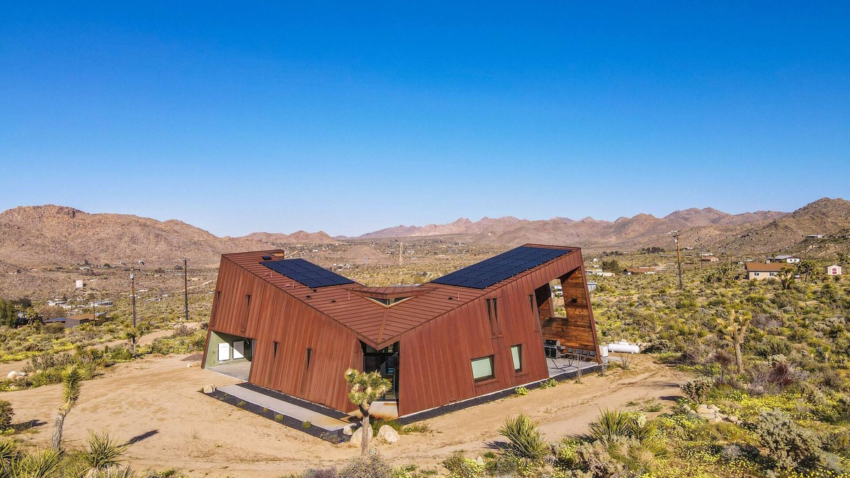 Joshua Tree Highlands House | Desert stunner in Joshua Tree with mountain view - near town & park entrance