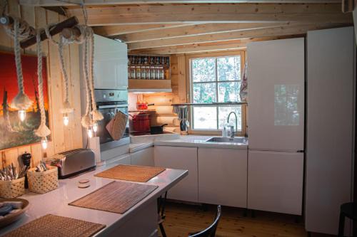 Kuortti Ski Chalet | Design Cabin with Jacuzzi, Sauna & Nature